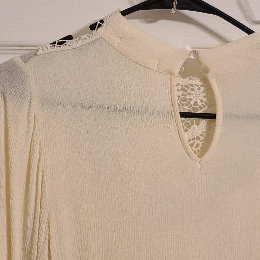 Unique Blouse - Picture 3 of 3